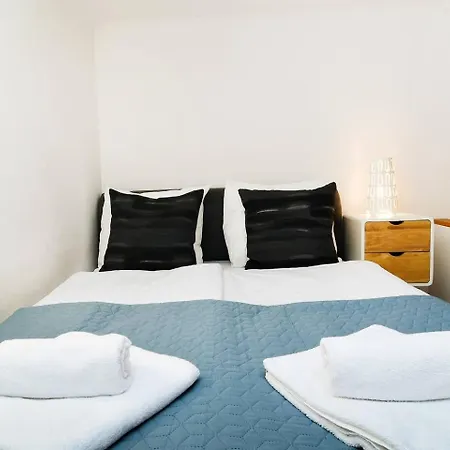 & Colorful With Air Conditioning Lägenhet Budapest