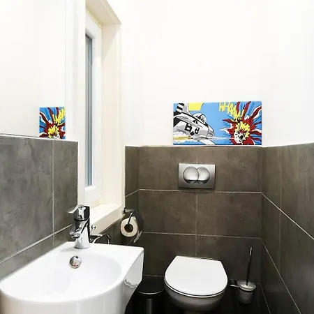 & Colorful With Air Conditioning Apartamento