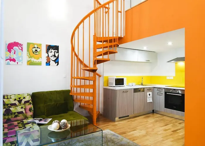& Colorful With Air Conditioning Budapeszt